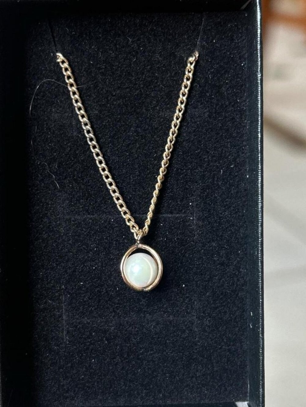 Gold Tone Faux Pearl Pendant Necklace Costume Jewelry